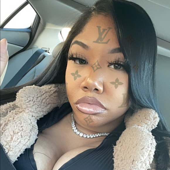 Meet your Posher, Lisa - Picture 2 of 4